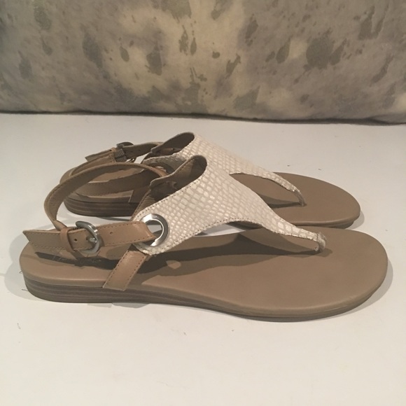 Franco Sarto Shoes - BEAUTIFUL FRANCO SARTO FLAT SANDALS SIZE 9